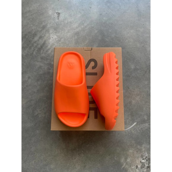 Yeezy Slide Enflame Size 4 main image 5